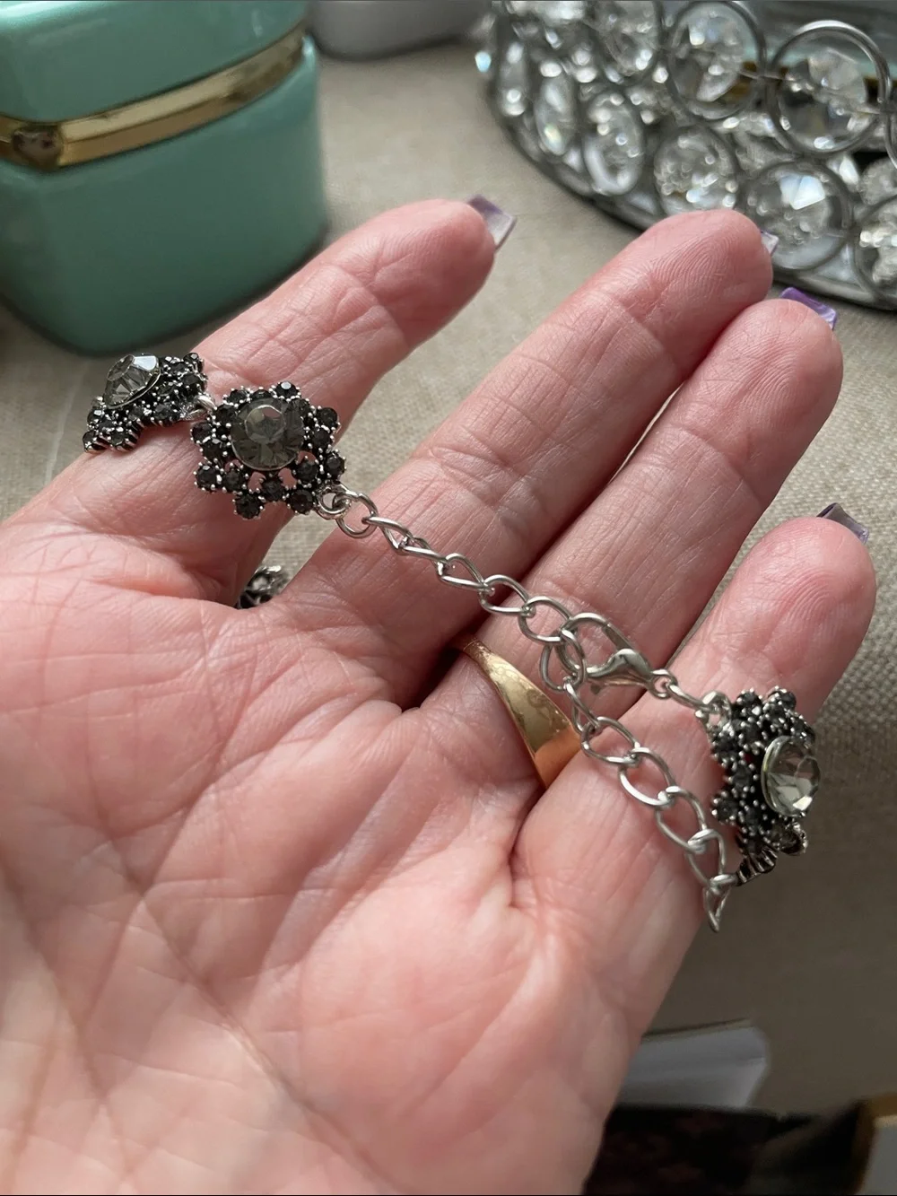 ✨Vintage Look Black and Silver Crystal Floral Bracelet✨NEW